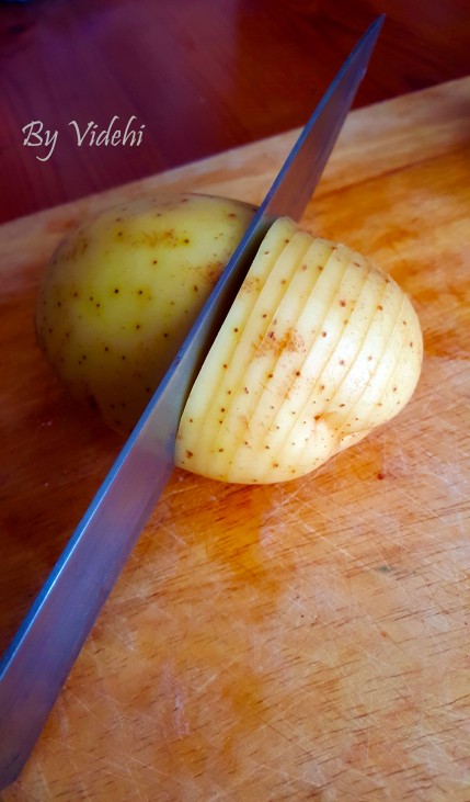 slicing the potato